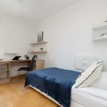 Spacious 4-bedroom By Renters ワルシャワ