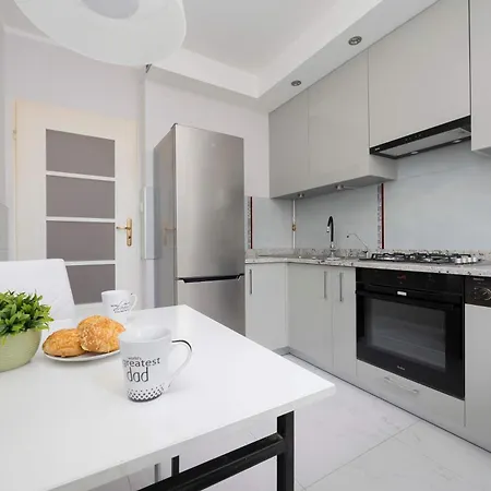 Spacious 4-bedroom By Renters Apartment *