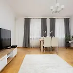 아파트 Spacious 4-bedroom By Renters *