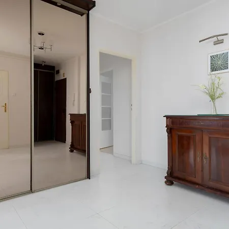 Spacious 4-bedroom By Renters Appartement