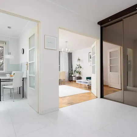Апартаменты Spacious 4-bedroom By Renters