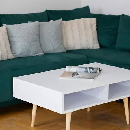 Spacious 4-bedroom By Renters Apartment *