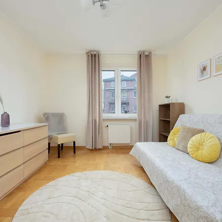 Апартаменты Spacious 4-bedroom By Renters *