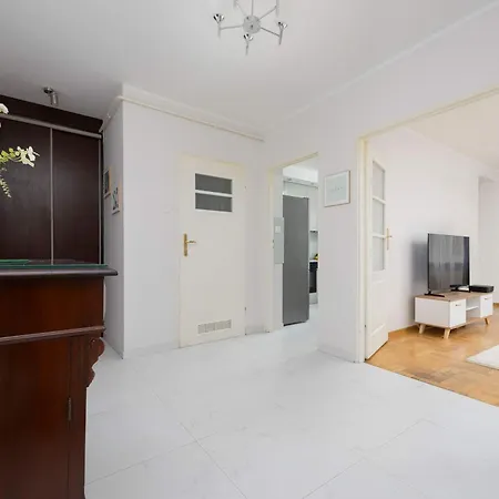 アパート Spacious 4-bedroom By Renters ワルシャワ