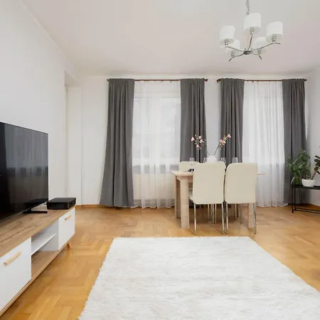 Apartment Spacious 4-bedroom By Renters *