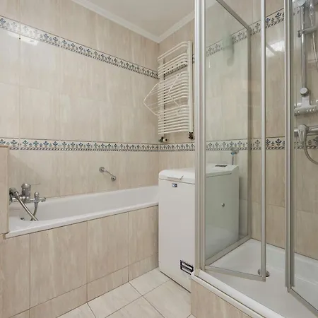 Apartmán Spacious 4-bedroom By Renters