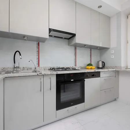 Spacious 4-bedroom By Renters * Varsavia
